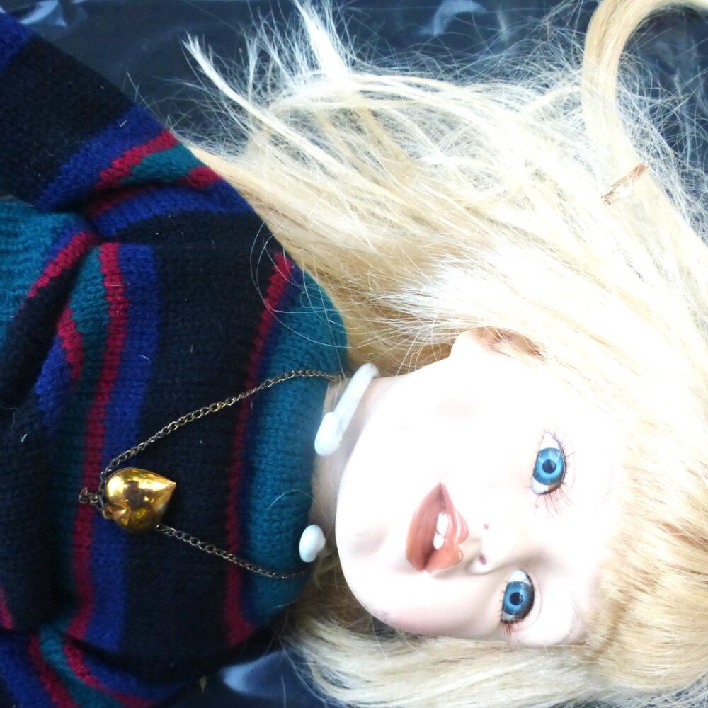 BS -The Collection MY NAME IS CALLIE Doll Genuine Porcelain Vintage Doll Crib
